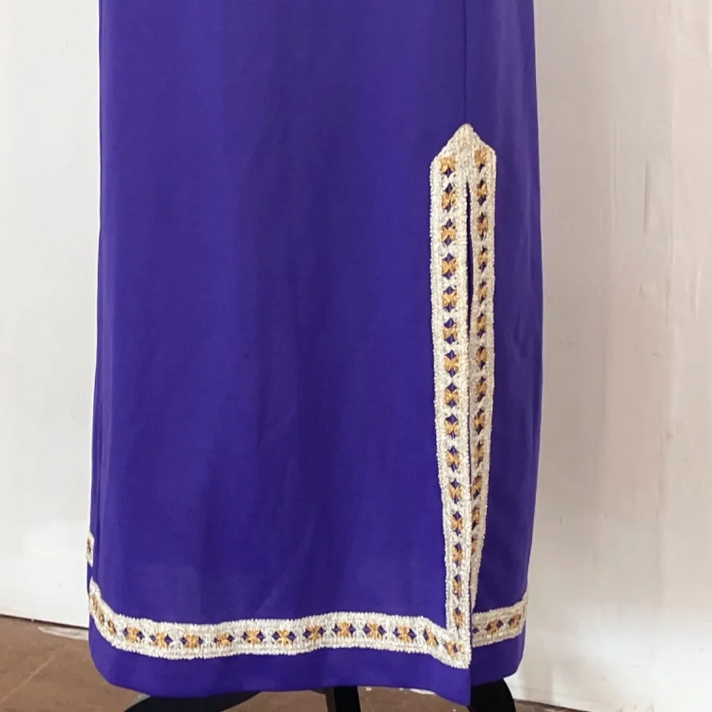 1960s Royal Purple vintage dress with gold and silver metallic threading - Picture 5 of 14